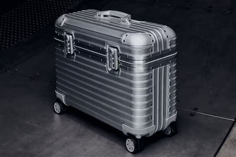 rimowa luggage return.